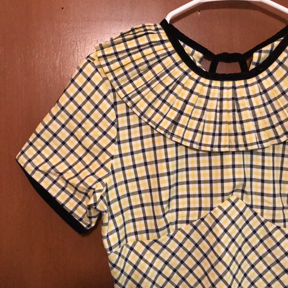 Short-Sleeved Yellow Plaid Dress - Picture 2 of 3